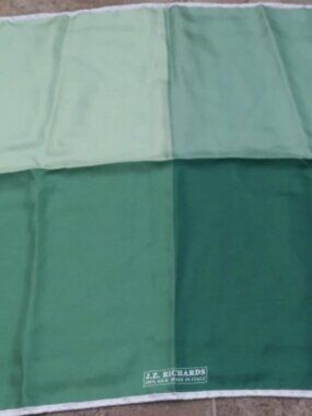 JZ Richards Mens Green Silk Pocket Square Made in Italy Color Block 16"x17"